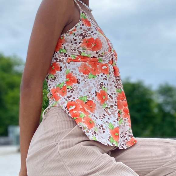 Women’s floral camisole top with adjustable straps. - Picture 7 of 7